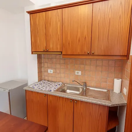 Abiori 2 Bed & Breakfast *