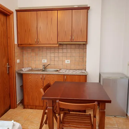 فندق مبيت وإفطار Abiori 2 3*