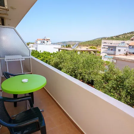 فندق مبيت وإفطار Abiori 2 3*